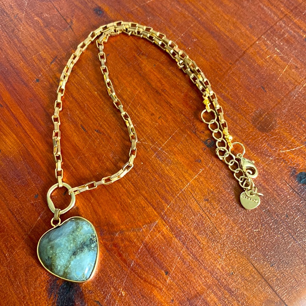 Stone heart pendant necklace